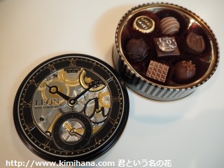 �����]�tLEON